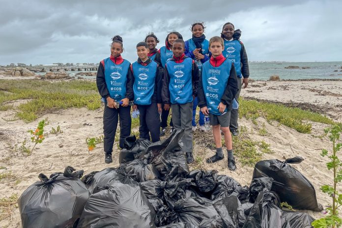 Learners community members and Lucky Star employees participated in the beach cleanup (002)